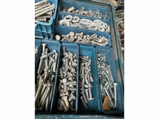 Partij bevestigingsmateriaal (bouten en moeren) - afbeelding 4 van  4