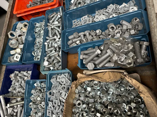 Partij bevestigingsmateriaal (bouten en moeren) - afbeelding 3 van  4