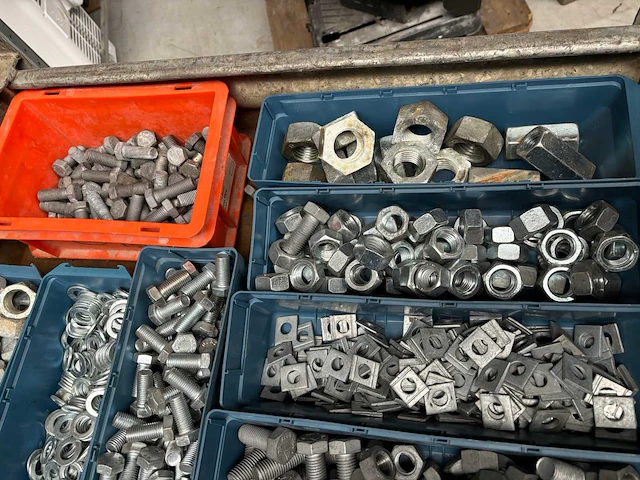 Partij bevestigingsmateriaal (bouten en moeren) - afbeelding 4 van  4