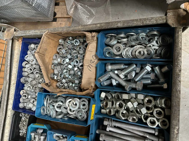 Partij bevestigingsmateriaal (bouten en moeren) - afbeelding 3 van  3