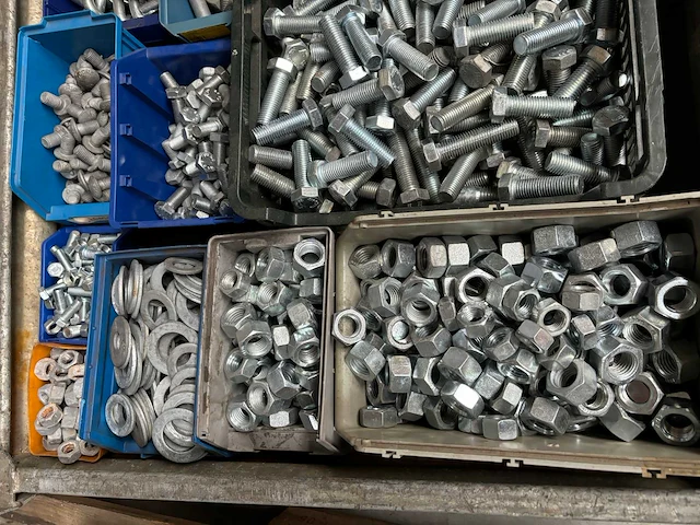 Partij bevestigingsmateriaal (bouten en moeren) - afbeelding 2 van  4