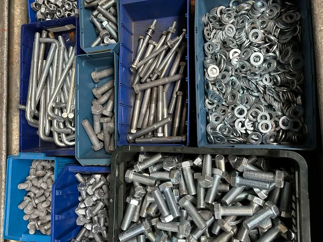 Partij bevestigingsmateriaal (bouten en moeren) - afbeelding 3 van  4