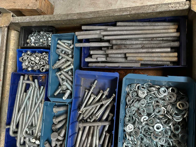 Partij bevestigingsmateriaal (bouten en moeren) - afbeelding 4 van  4