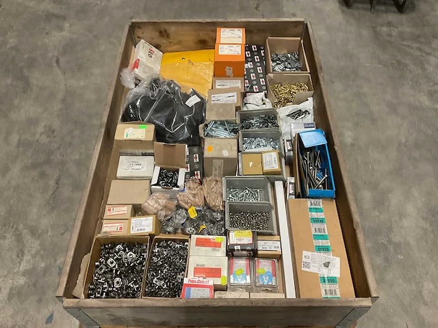 Partij bevestigingsmateriaal - afbeelding 1 van  3