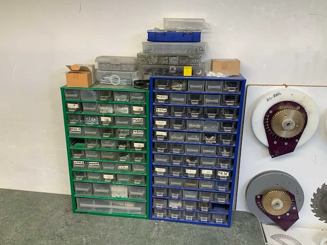 Partij bevestigingsmateriaal - afbeelding 1 van  2