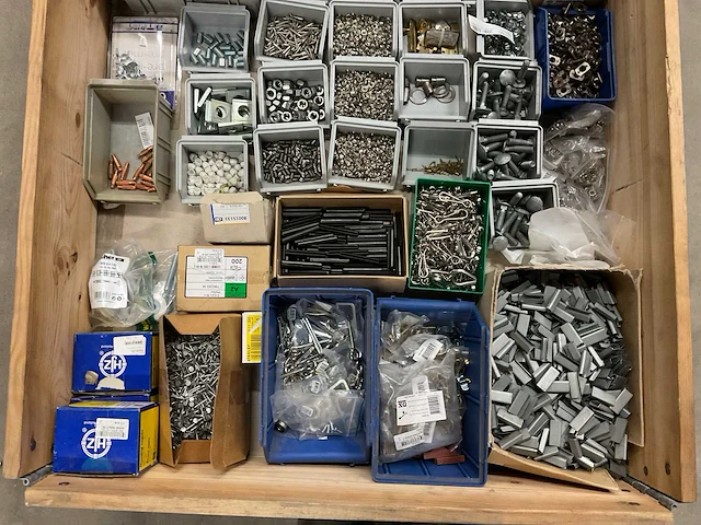 Partij bevestigingsmateriaal - afbeelding 2 van  3