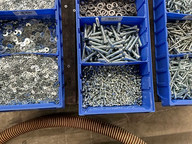 Partij bevestigingsmateriaal - afbeelding 14 van  14