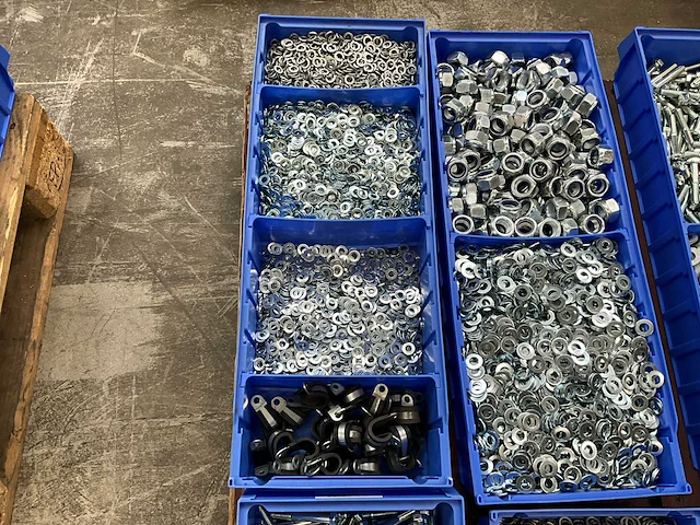 Partij bevestigingsmateriaal - afbeelding 2 van  7