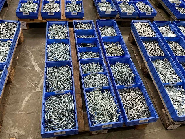 Partij bevestigingsmateriaal - afbeelding 1 van  8