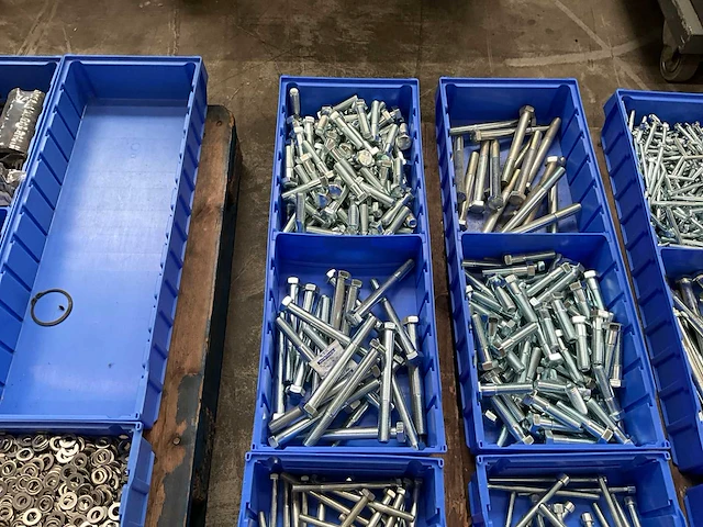 Partij bevestigingsmateriaal - afbeelding 2 van  7