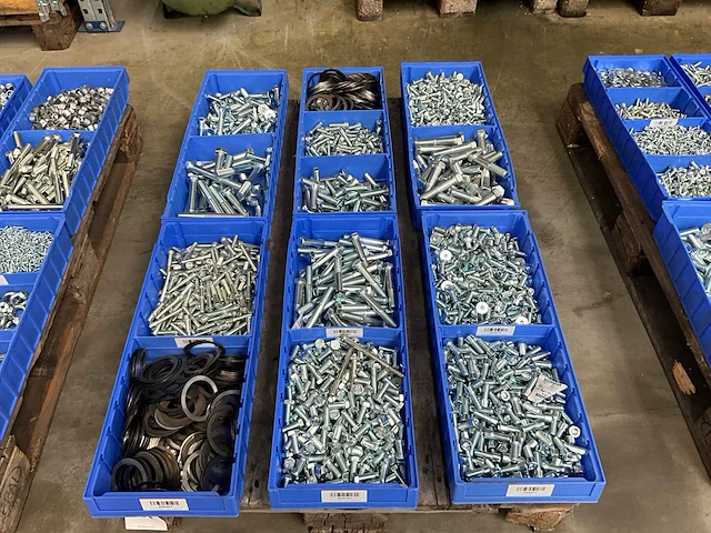 Partij bevestigingsmateriaal - afbeelding 1 van  7