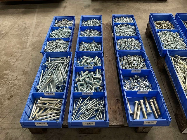 Partij bevestigingsmateriaal - afbeelding 1 van  7