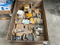Partij bevestigingsmateriaal - afbeelding 1 van  4