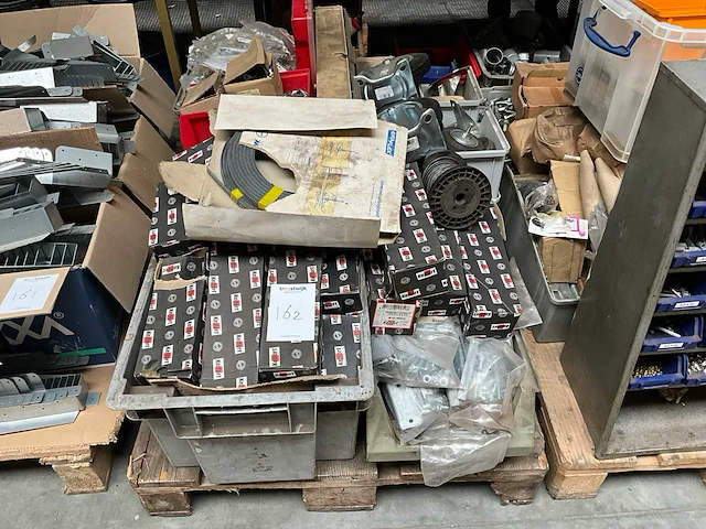 Partij bevestigingsmateriaal - afbeelding 1 van  8