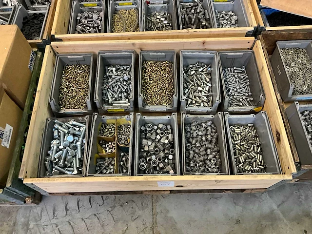Partij bevestigingsmateriaal - afbeelding 1 van  7