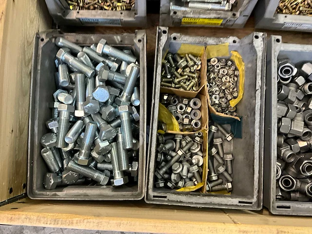 Partij bevestigingsmateriaal - afbeelding 2 van  7