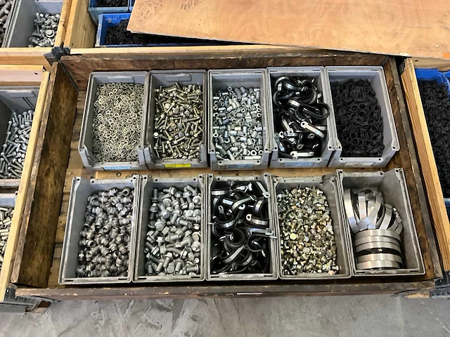 Partij bevestigingsmateriaal - afbeelding 1 van  7