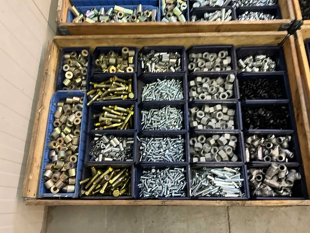 Partij bevestigingsmateriaal - afbeelding 1 van  9