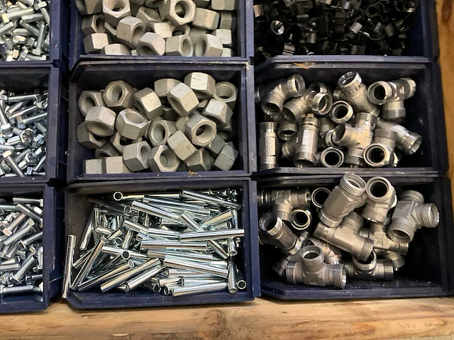 Partij bevestigingsmateriaal - afbeelding 2 van  9