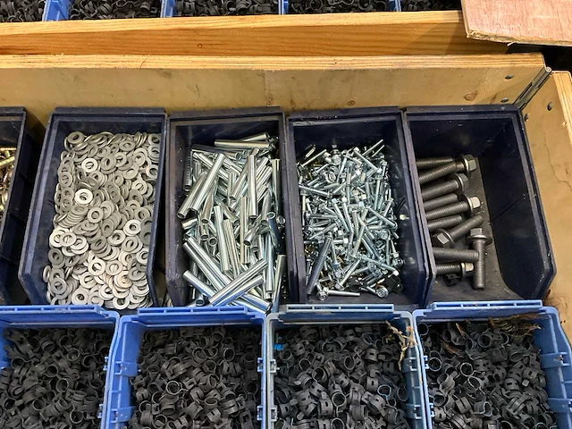 Partij bevestigingsmateriaal - afbeelding 7 van  7