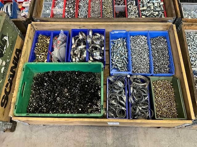 Partij bevestigingsmateriaal - afbeelding 1 van  6
