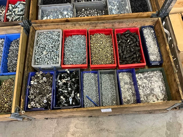 Partij bevestigingsmateriaal - afbeelding 1 van  9