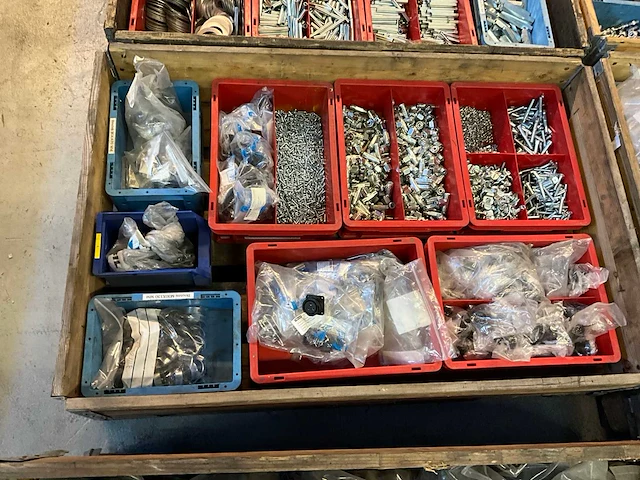 Partij bevestigingsmateriaal - afbeelding 1 van  9
