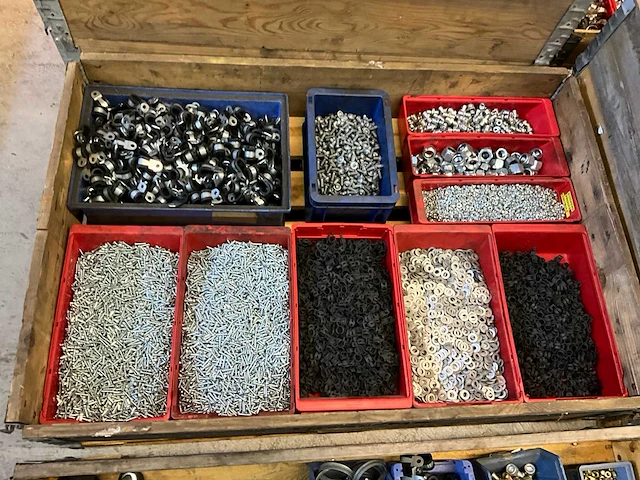 Partij bevestigingsmateriaal - afbeelding 1 van  8