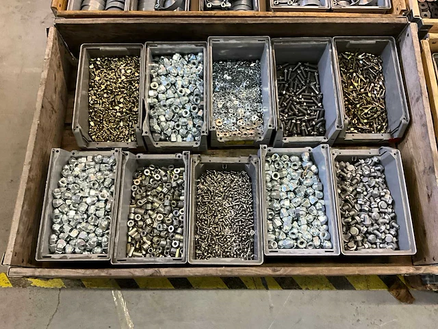 Partij bevestigingsmateriaal - afbeelding 1 van  7