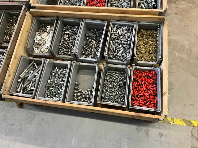 Partij bevestigingsmateriaal - afbeelding 1 van  8