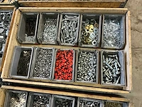 Partij bevestigingsmateriaal - afbeelding 1 van  8