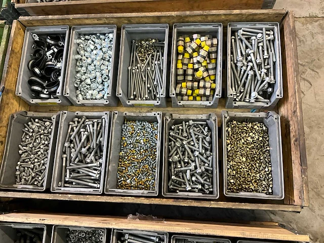 Partij bevestigingsmateriaal - afbeelding 1 van  8