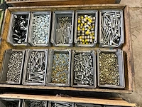 Partij bevestigingsmateriaal - afbeelding 1 van  8
