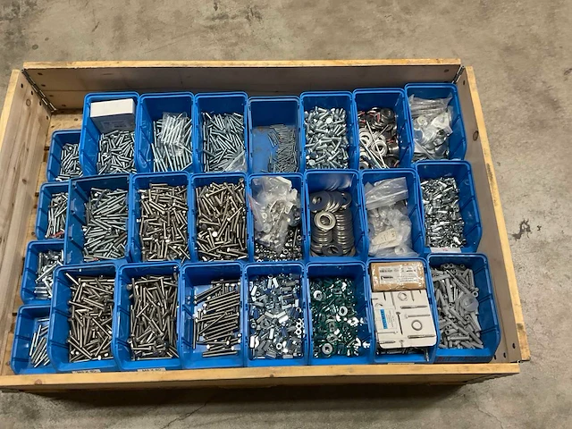 Partij bevestigingsmateriaal - afbeelding 1 van  7