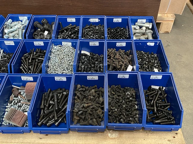 Partij bevestigingsmateriaal - afbeelding 2 van  9