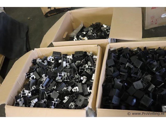 Partij bevestigingsmaterialen - afbeelding 1 van  7