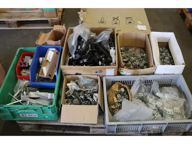 Partij bevestigingsmaterialen - afbeelding 1 van  8