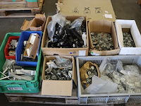 Partij bevestigingsmaterialen - afbeelding 1 van  8