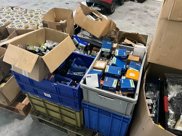 Partij bevestigingsmaterialen - afbeelding 1 van  14