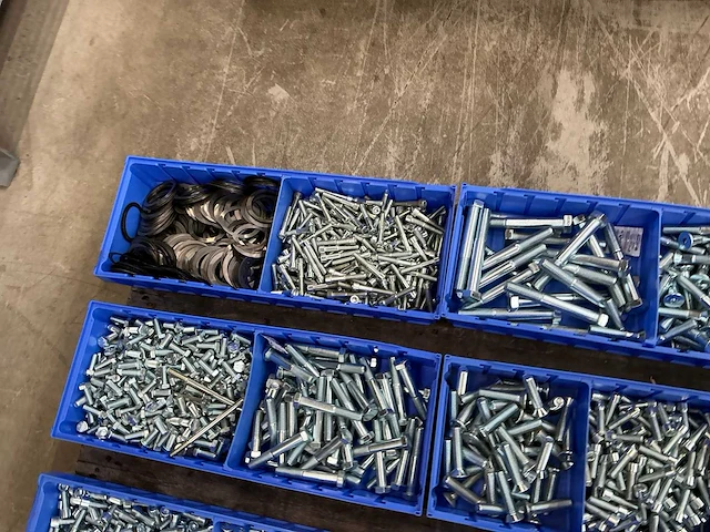 Partij bevestigingsmiddelen - afbeelding 8 van  9