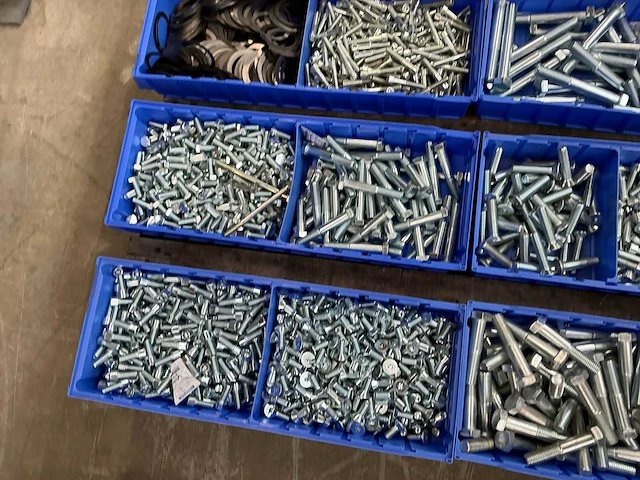 Partij bevestigingsmiddelen - afbeelding 9 van  9