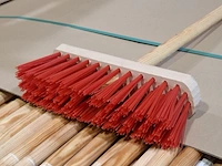 Partij bezemkoppen en bezemstelen - afbeelding 5 van  9