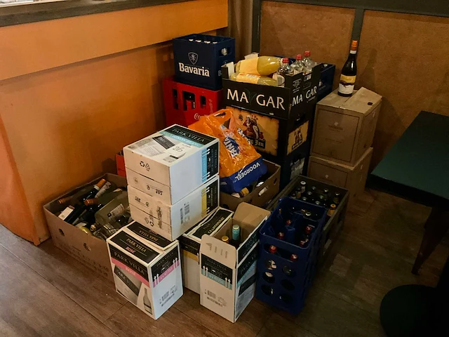 Partij bier wijn en frisdrank - afbeelding 1 van  7