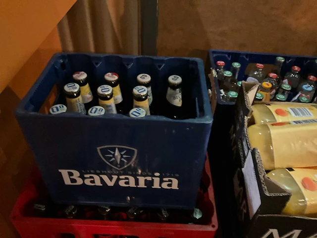Partij bier wijn en frisdrank - afbeelding 5 van  7