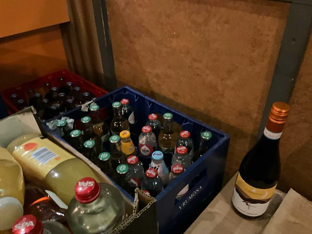 Partij bier wijn en frisdrank - afbeelding 6 van  7