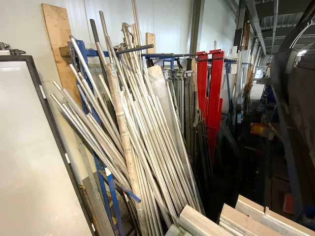 Partij bindrails, huifplanken en zijbescherming - afbeelding 1 van  19