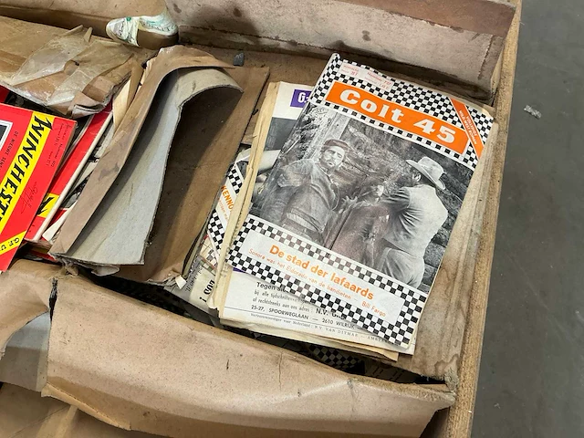 Partij boeken & prenten hollister, western-wolf, winchester44, colt 45 - afbeelding 14 van  15