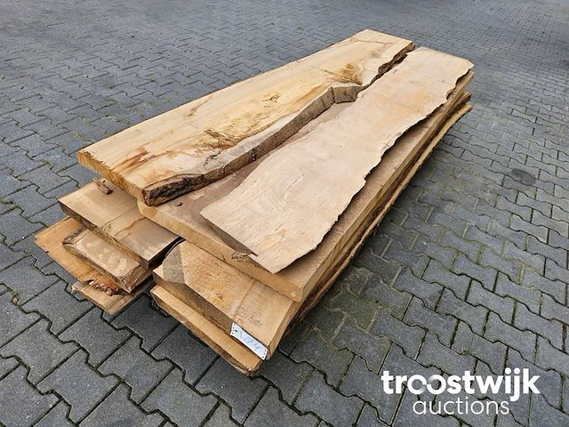 Partij boomstamplanken +/-209-252cm lang 2.5-7cm dik 30-40cm breed - afbeelding 2 van  7