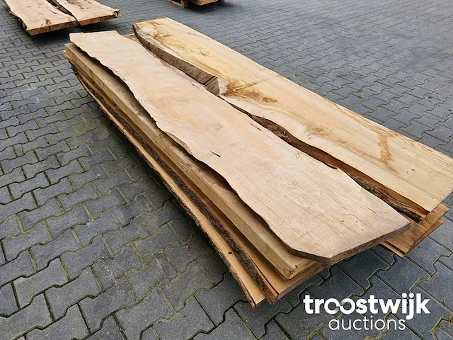 Partij boomstamplanken +/-209-252cm lang 2.5-7cm dik 30-40cm breed - afbeelding 4 van  7