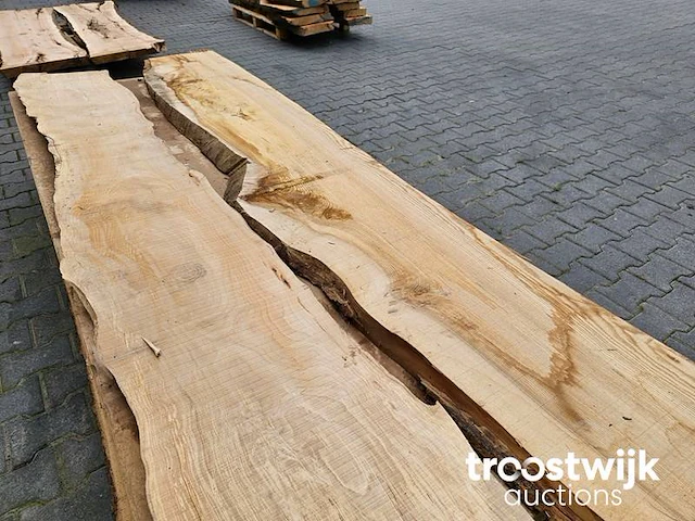 Partij boomstamplanken +/-209-252cm lang 2.5-7cm dik 30-40cm breed - afbeelding 6 van  7